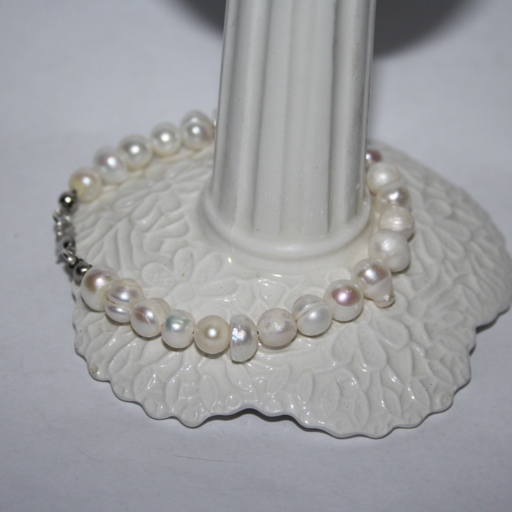 Beautiful NWOT White natural Pearl Bracelet 7.75" - Picture 2 of 6